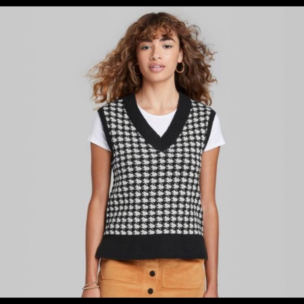 Women's V-Neck Printed Sweater Vest - Wild Fable, Medium
